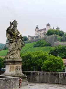 Foto des hl. Kilian auf der alten Mainbrücke in Würzburg